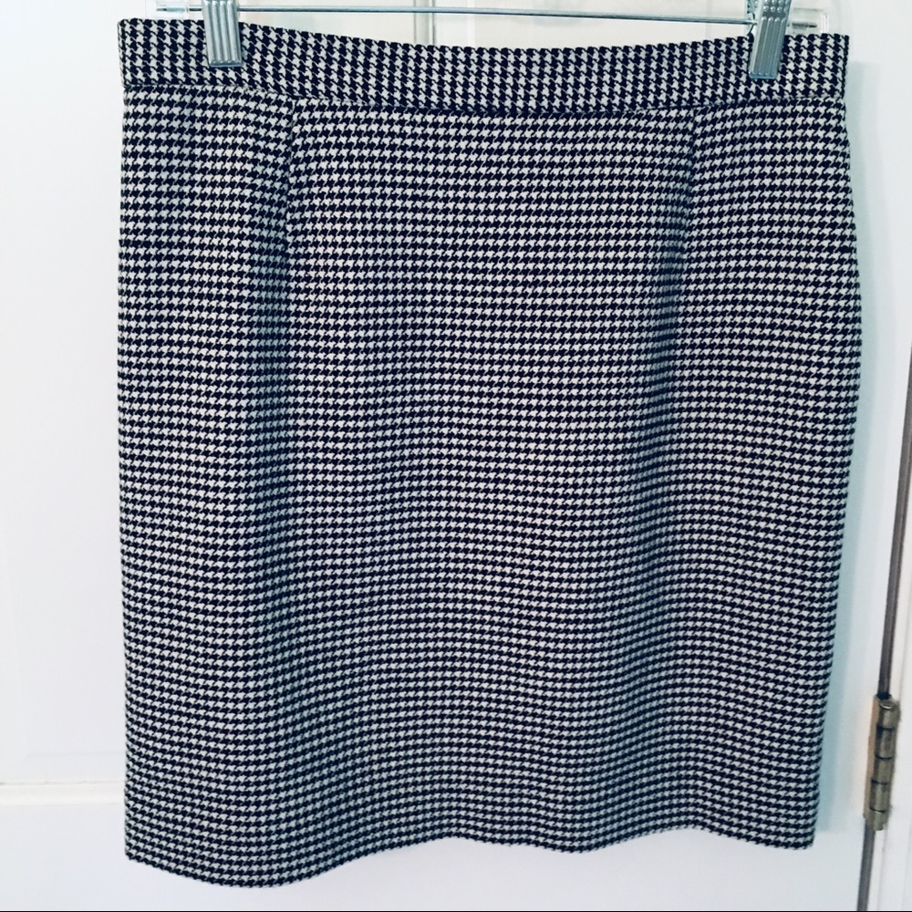 NEW PRICE! ADEC Houndstooth Check Skirt Orig $45